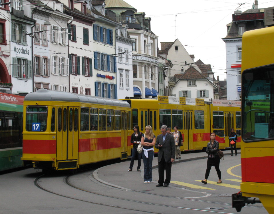 b4 trailer blt barfuesserplatz