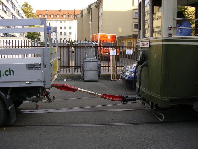 Landrover shunting in Bern tram museum