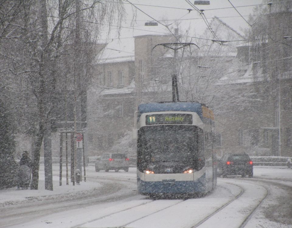 Tram in snow Bucheggplatz