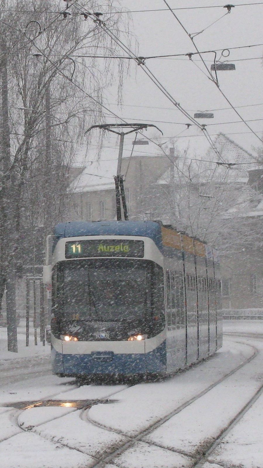 Tram in snow Bucheggplatz