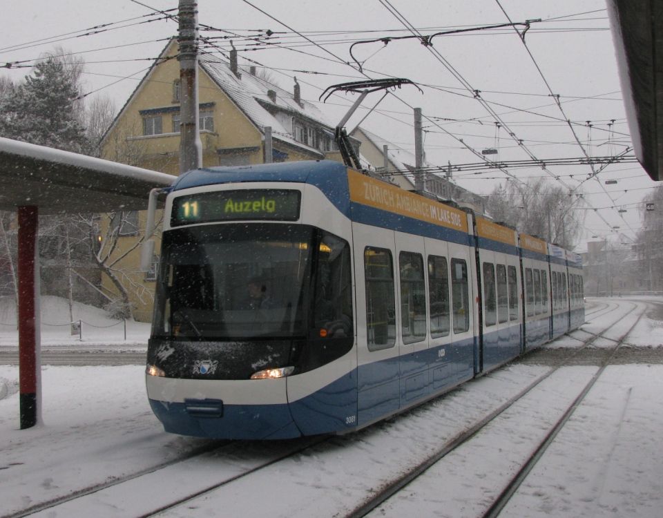 Tram in snow Bucheggplatz